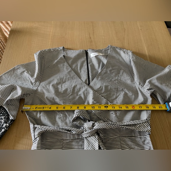 Calvin Klein| Poplin Wrap Top with Embroidered Balloon Sleeve•••+ Tie Waist - Picture 13 of 16